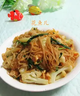 Duck omelet and rice noodles