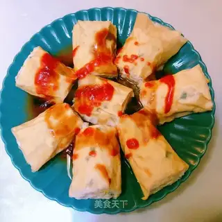 Thousands of chicken rolls