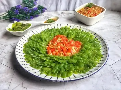 Porcelain meatloaf with bitter melons