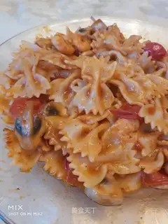 Shrimp mushrooms and tomatoes