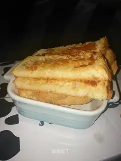 Cracker gold toast