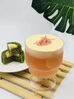 Salted yogurt and tea