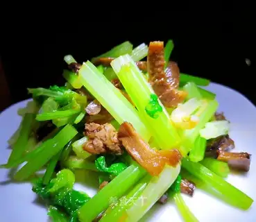 Tea mushrooms and celery