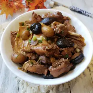 A chicken with mushrooms