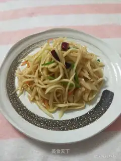 Spicy white silk