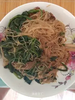 A spinach fan fried liver