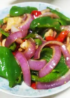 Chicken chest fried onions
