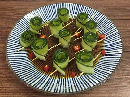 Clean cucumber rolls