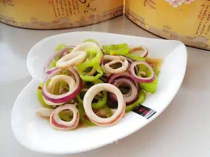Spicy squid onions