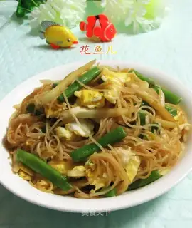 ♪ Duck eggs, peas, rice noodles ♪