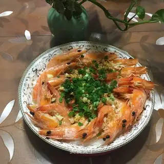 Tasty garlic fan shrimp
