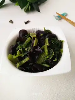 The cabbage burns wood