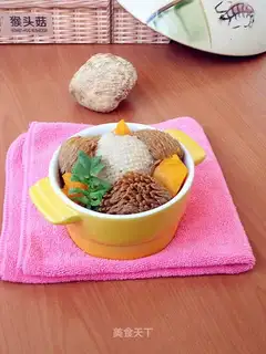 Monkey mushroom duck