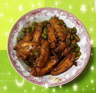 Chicken wings and beans
