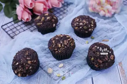 Chocolate nut cake