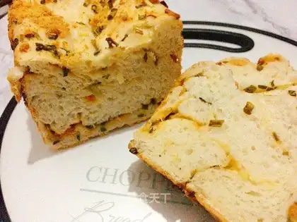 Onion pine toast