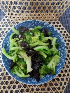 The broccoli makes black wood