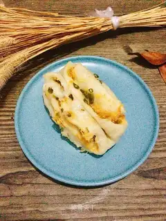 Meat pine rolls