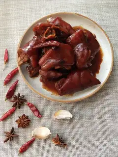Red pig hoof