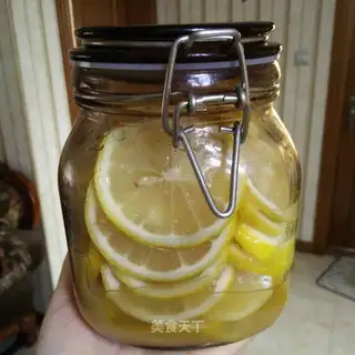 Lemon honey water