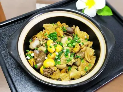 Monkey-head mushrooms and chicken grubs