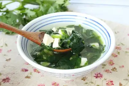 Spinach tofu soup