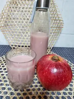 Fresh pomegranate juice