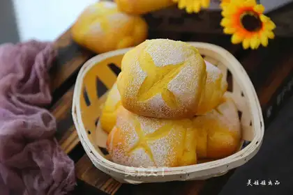 Pumpkin rolls