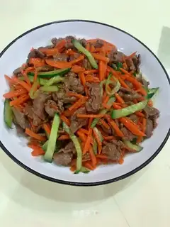 Carrot cucumber beef