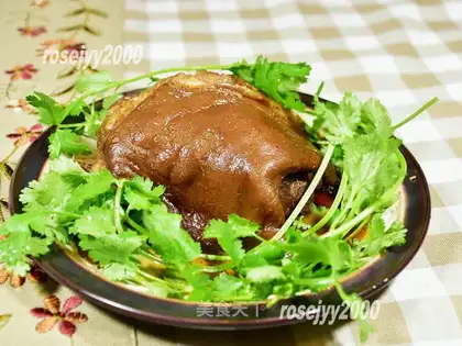 Six-heavy pig elbows