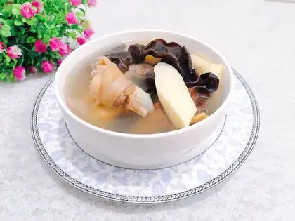 White wood, chicken soup