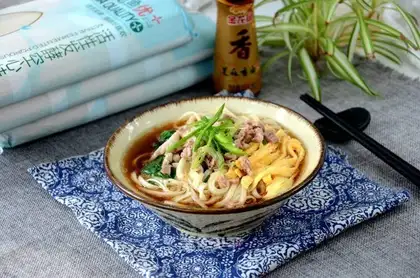 Clear the soup noodles