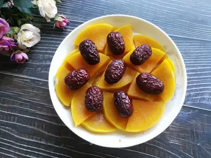 Pumpkin's steamed red dates