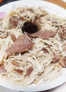 Duck chest fried golden mushrooms