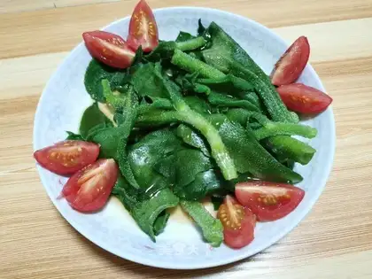 A grapefruit juice with iced grass