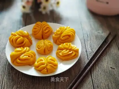 Pumpkin rolls