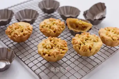 Peaches jam pie