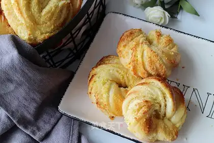 The gartered coconut bread