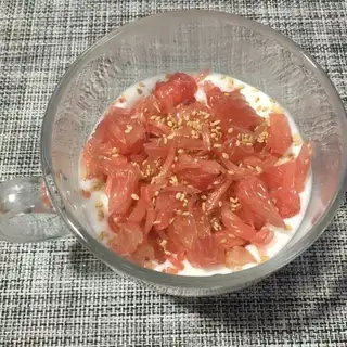 Red grapefruit yogurt cup