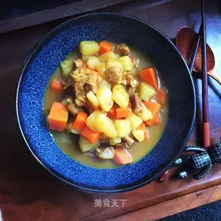 Curry meat and potatoes