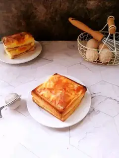 Cheese bacon-rich toast