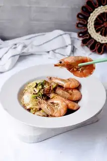 Shrimp with cabbage