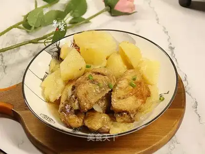 Potato steamed chicken