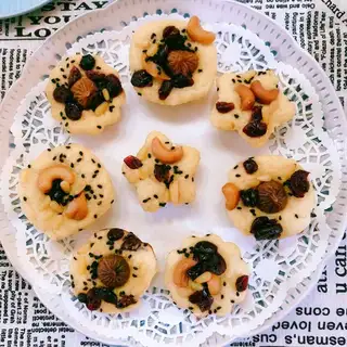 Nuts, rice cake