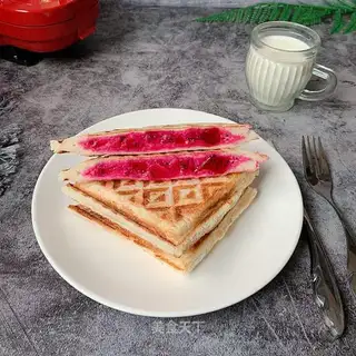 Flamingo yogurt sandwich