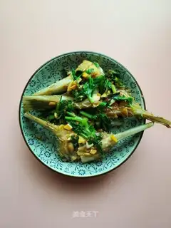 Fried fish tail