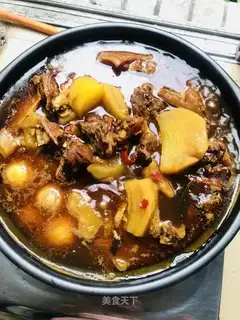 Old hen with potatoes