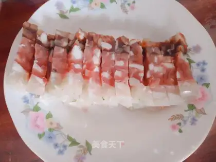 Three-coloured meat