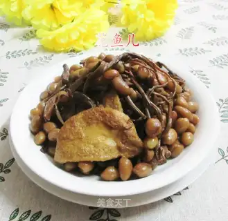 Tea mushrooms, peanut rice, veggie chicken
