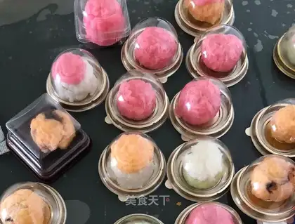 Four-colour ice cream snacks